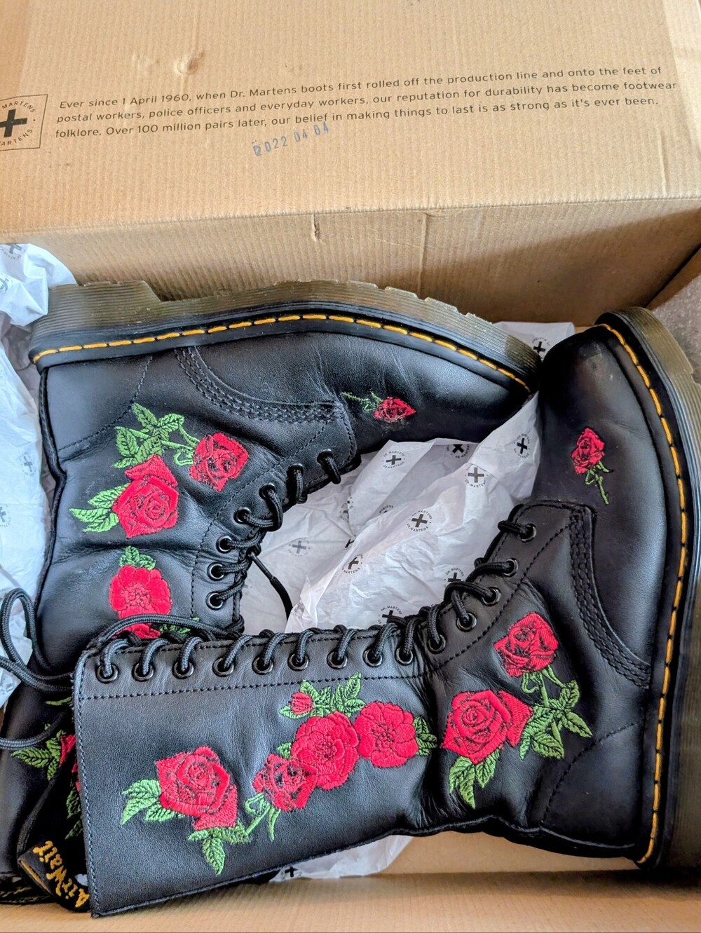 Dr. Martens Vonda mid-calf boots (14-eye) - Picture 2 of 9